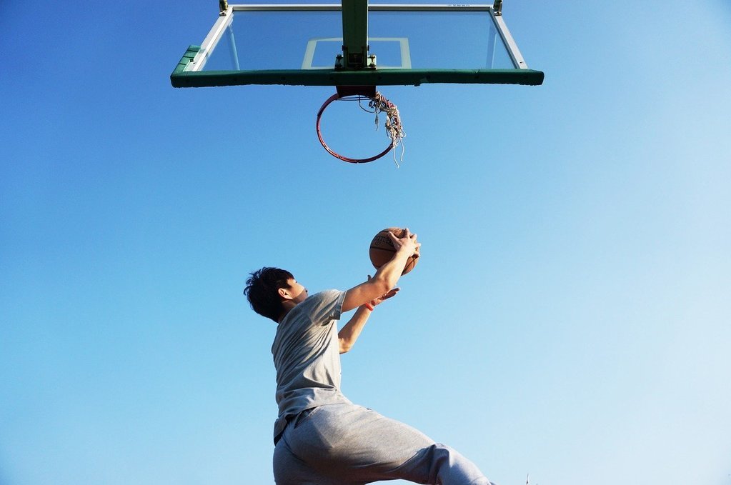 Foot, basket, handball : une pratique sans risque grâce au terrain multisport